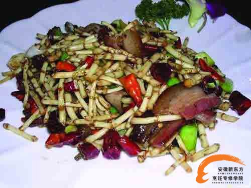  特色美食折耳根炒腊肉