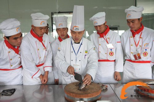 脱下迷彩服 穿上厨师服 ——安徽新东方厨师之路