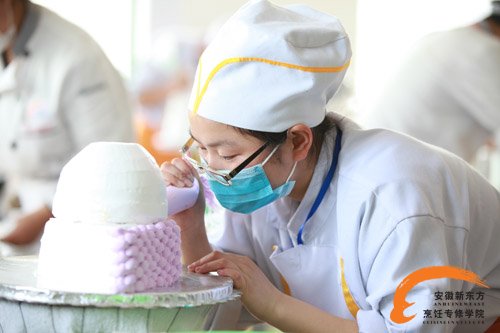 安徽区西点组比赛进行时 精致西点“争奇斗艳” 安徽区西点组比赛进行时 精致西点“争奇斗艳”
