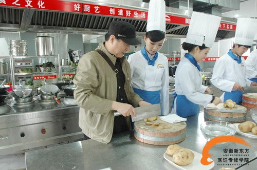 《美味学院》新一波剧照 看张杨果而如何演绎90后