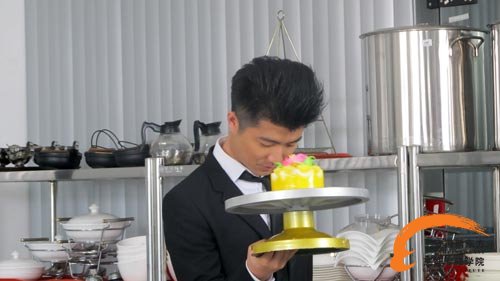 绅士西点师 最是那一低头的温柔