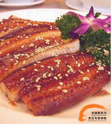 安徽新东方烹饪大师教你煎糟鳗鱼的详细做法