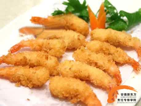安徽新东方烹饪大师教你椒盐凤尾虾的制作