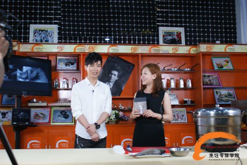 原创灵魂歌手登录新东方烹饪教育联合土豆打造的《音乐美食厨 原创灵魂歌手登录新东方烹饪教育联合土豆打造的《音乐美食厨