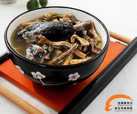 松茸乌鸡汤的做法