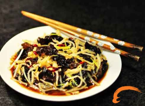 豆芽拌木耳的做法