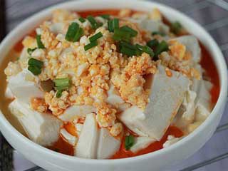 夏日家常凉菜新做——咸鸭蛋凉拌豆腐
