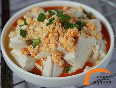 夏日家常凉菜新做--咸鸭蛋凉拌豆腐