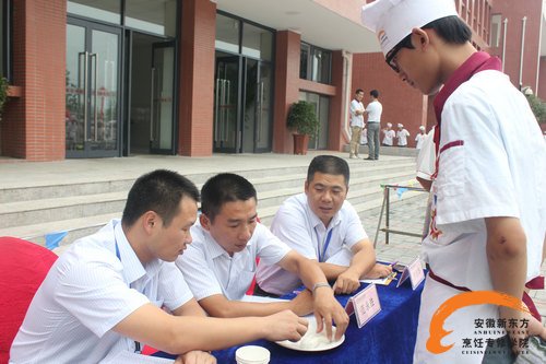 安徽新东方烹饪学子金牌大厨基本功比赛