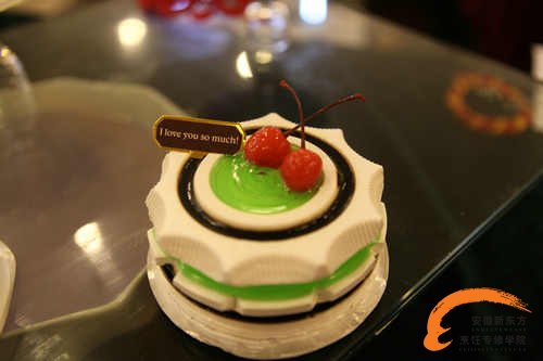 金牌大厨专业阶段课程：市场流行中西点品种制作