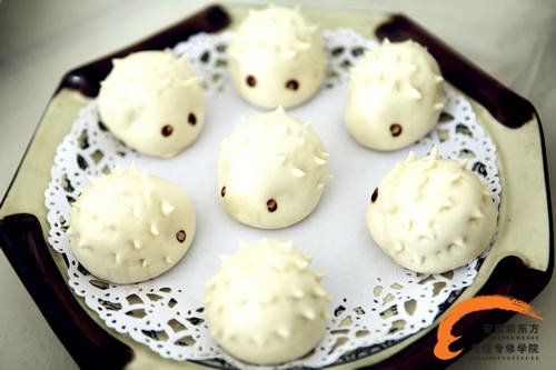 金牌大厨专业阶段课程：中西点基本功及酒店常用品种