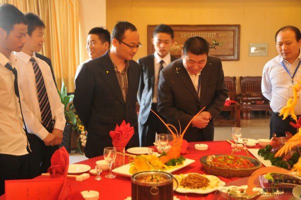 踏着金色大道 走向成功人生