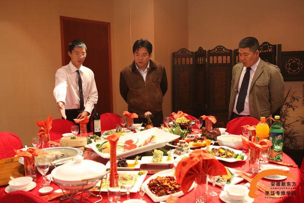 热烈庆祝安徽新东方金牌大厨3班毕业宴席顺利举办