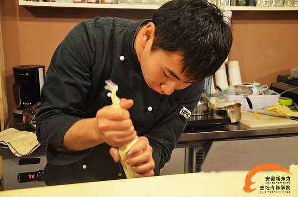 海归变身“大厨”  新时代职业观——做喜欢的事