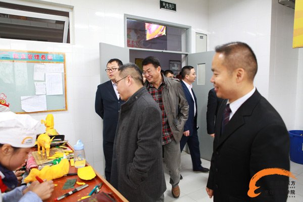 热烈欢迎集团公司暨全国各兄弟院校领导莅临我院参观指导工作