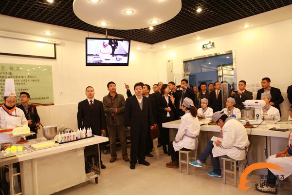 热烈欢迎集团公司暨全国各兄弟院校领导莅临我院参观指导工作