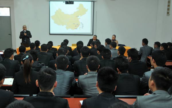 招聘会接二连三    安徽新东方校园“职来职往”火热上演