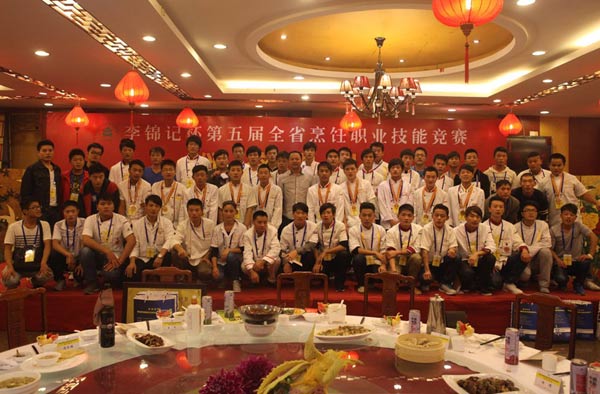 退伍军人学厨师  掌握一技之长步步为赢