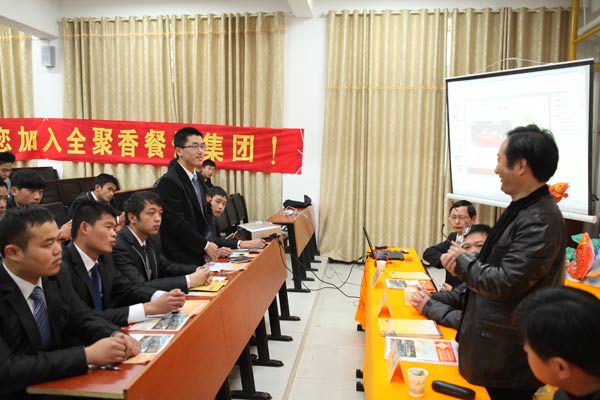 “速配”成功率高    安徽新东方校园招聘会一场接一场