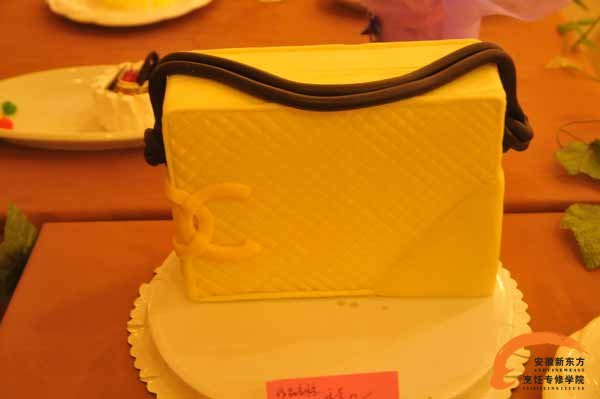 学经典西点两年 变身白领精英