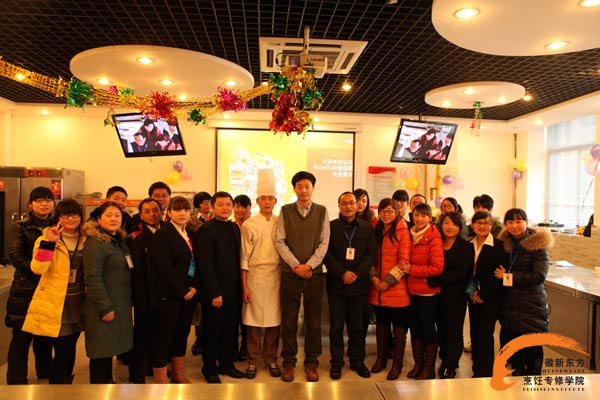 面包新语总经理来安徽新东方讲学