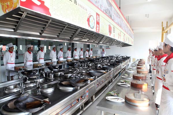 学八大菜系就到最好的厨师培训学校——安徽新东方