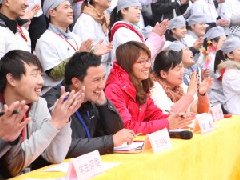 评委老师很认真哦