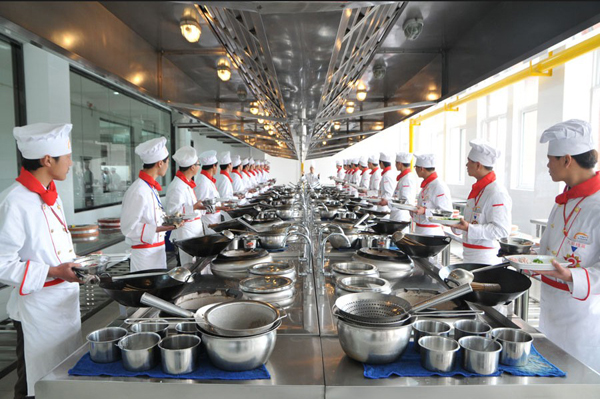 到安徽新东方学厨师  掌握一技之长  成就精彩人生