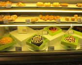 面包店的蛋糕面包等货品陈列技巧