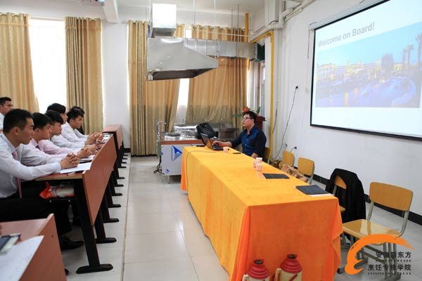 上海佘山索菲特酒店来安徽新东方举行专场招聘会