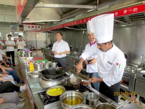 印度名厨阿布来我校讲学传授异域美食