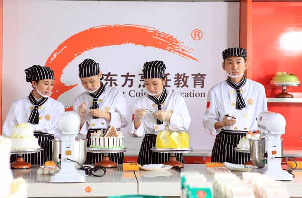 2013年初高中女生适合学什么专业？