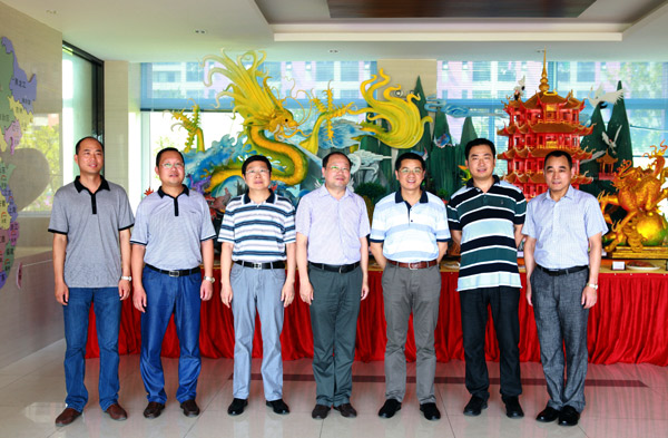 合肥市新站区管委会领导莅临安徽新东方指导工作