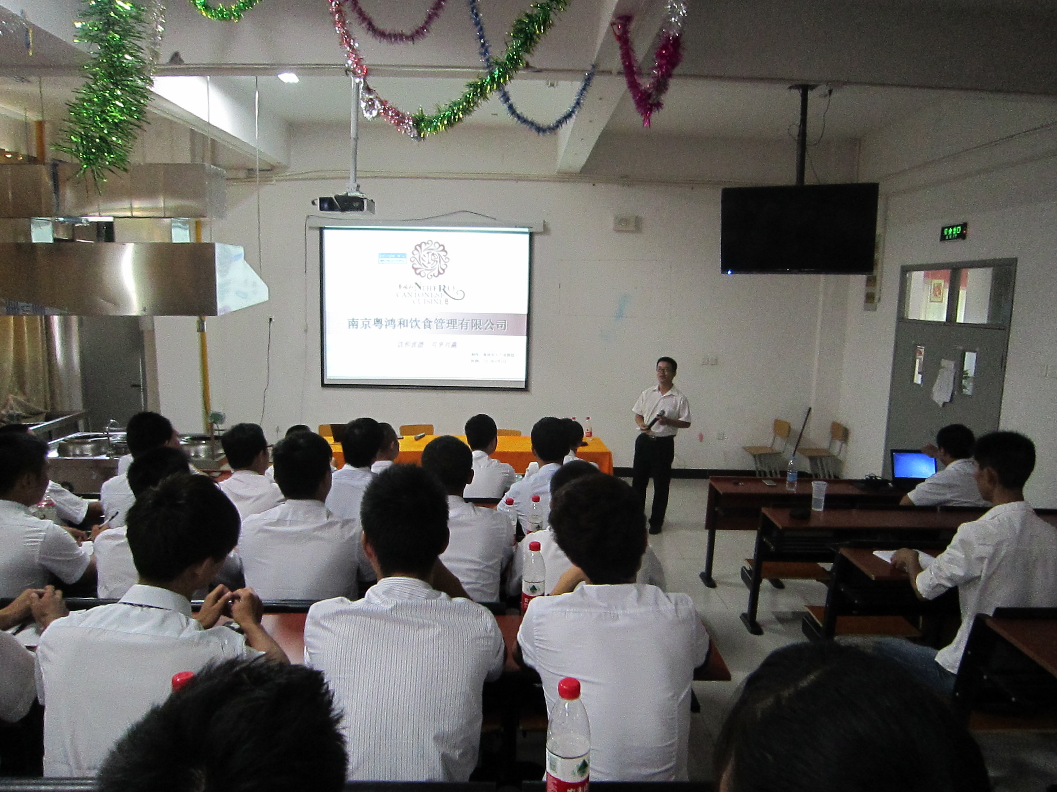 南京粤鸿和走进安徽新东方开展专场招聘会