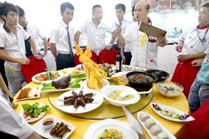 热烈祝贺我院烹饪精英12-5班毕业宴席圆满成功