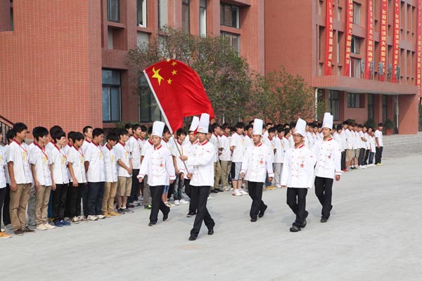 学校的管理严不严？安不安全？