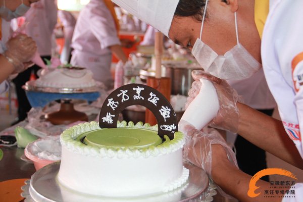 女生学糕点制作怎么样?能好找工作么?