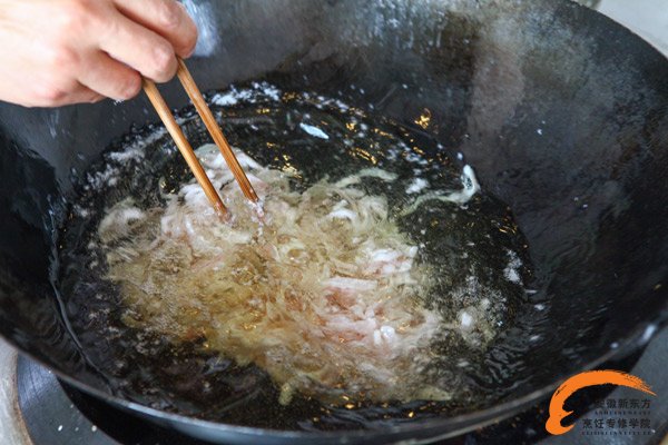 安徽新东方周航大师教你做三色鱼丝
