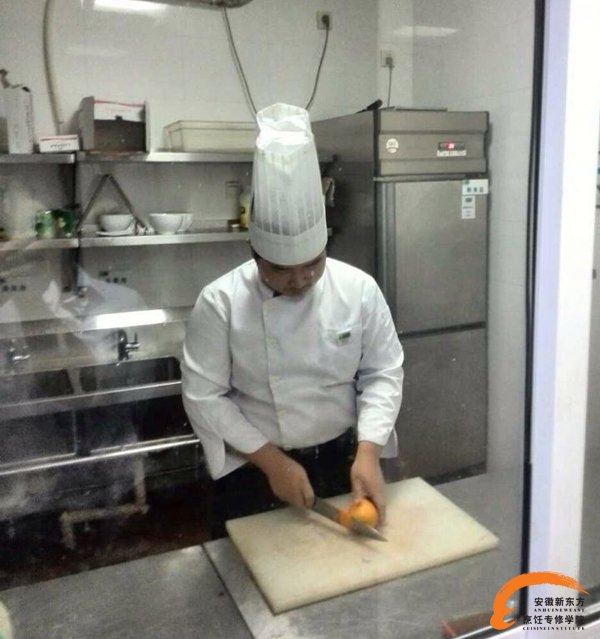 追逐梦想的快乐厨师--成功学子胡生清