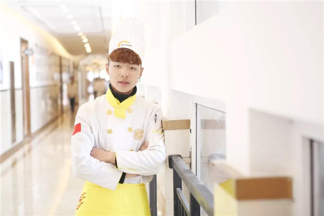 谈及未来,梁润直接明了地说道,未来一定要开一家属于自己的餐厅,让