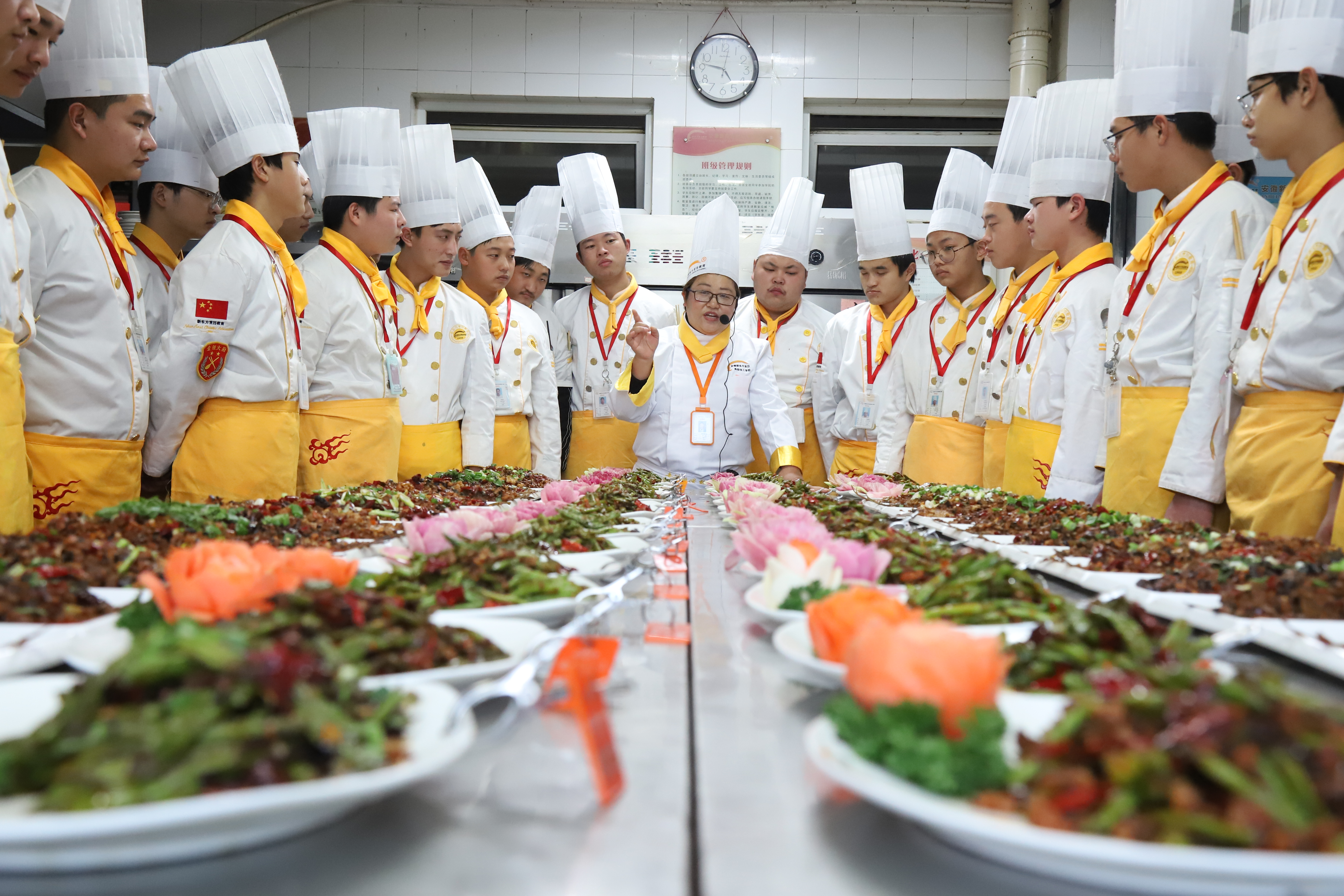 学厨师的正规学校 \
