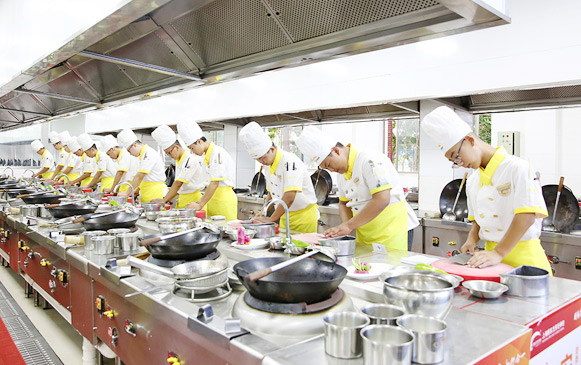 学厨师的正规学校 \