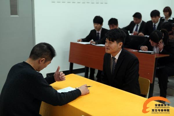 南京夜上海人事经理举大拇指称赞安徽新东方烹饪学子