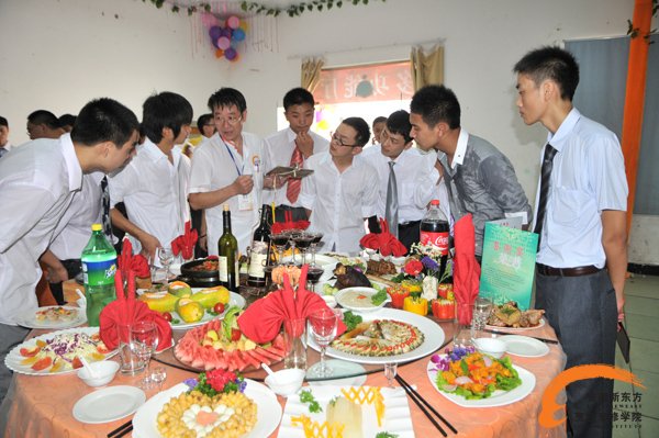记安徽新东方大厨09-18班毕业宴席