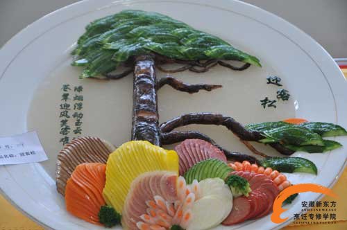 第二届新东方烹饪大赛冷拼组金奖--迎客松